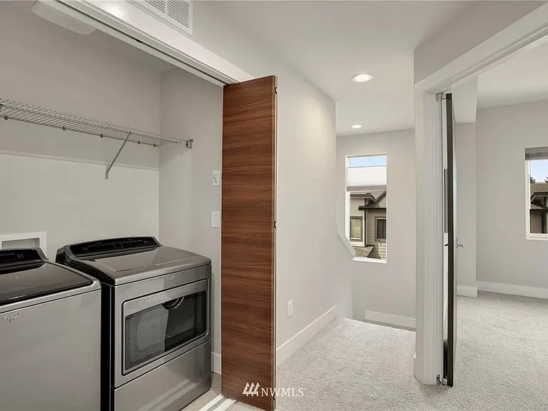 520 Fremont Walk SE — Photo 17