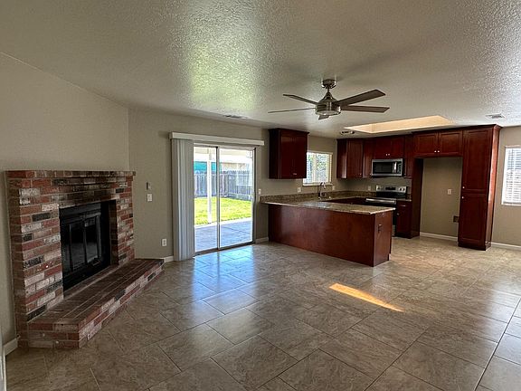 3rd image of 924 Kingery Dr