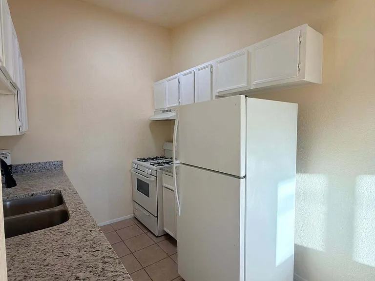 2121 Lake Omega St — Photo 10