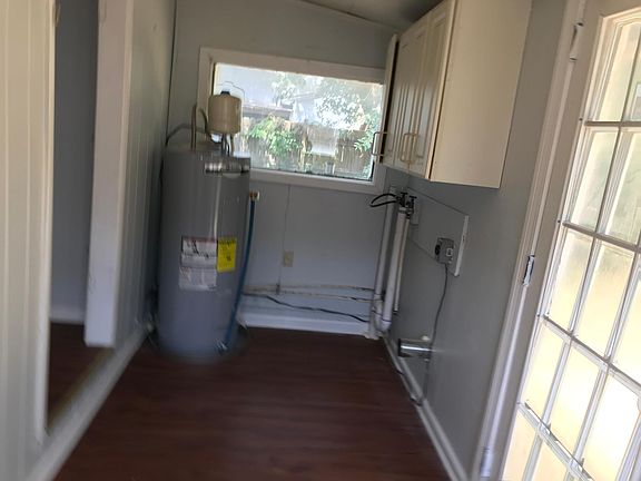 4th image of 105 Alder Ave