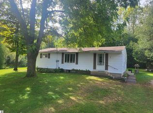 7601 Walker St, Beulah, MI 49617