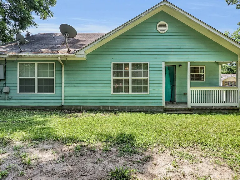 1202 E Waldburg St — Photo 18