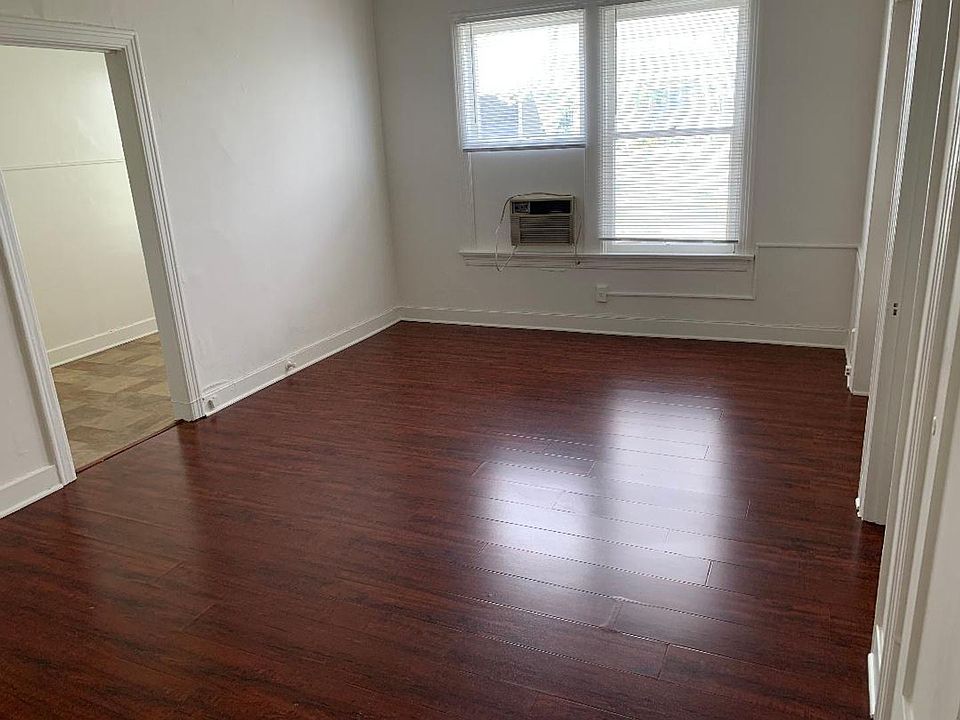 1st image of 1819 N Kingsley Dr #206