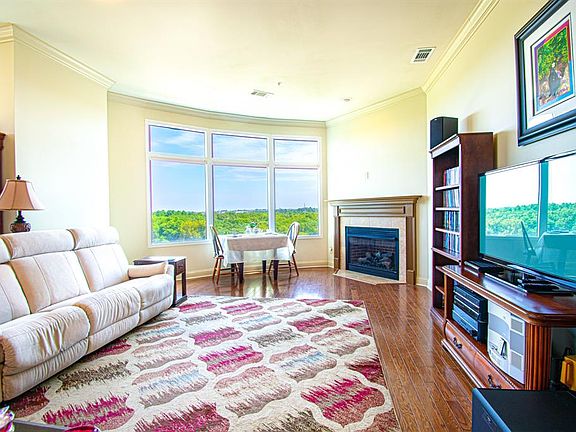3rd image of 2801 Wexford Dr APT 405