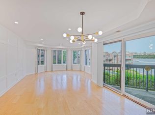 403 Rutledge Ct, Edgewater, NJ 07020