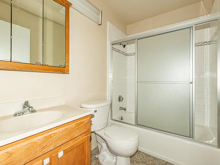 140 Caldecott Ln #4 — Photo 8