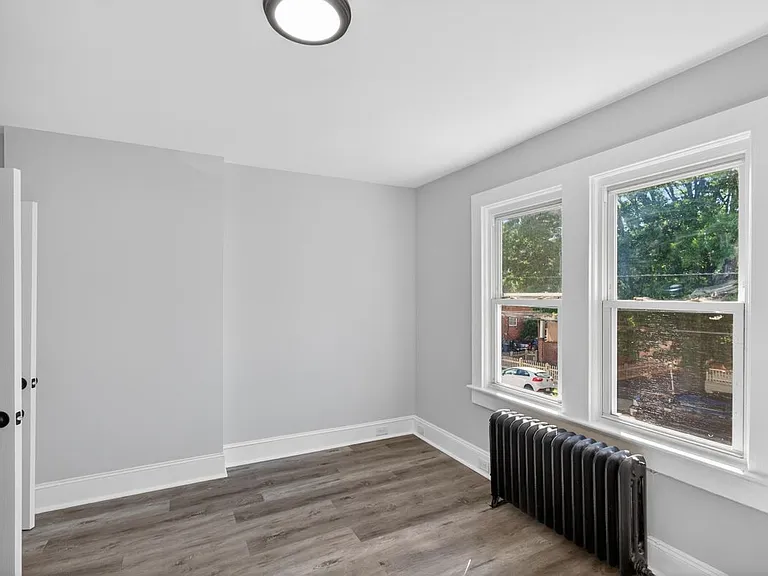 344 Gardner Ave — Photo 8