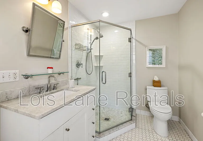 164 Queen St — Photo 11
