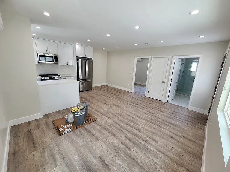 528 Amherst Dr — Photo 3