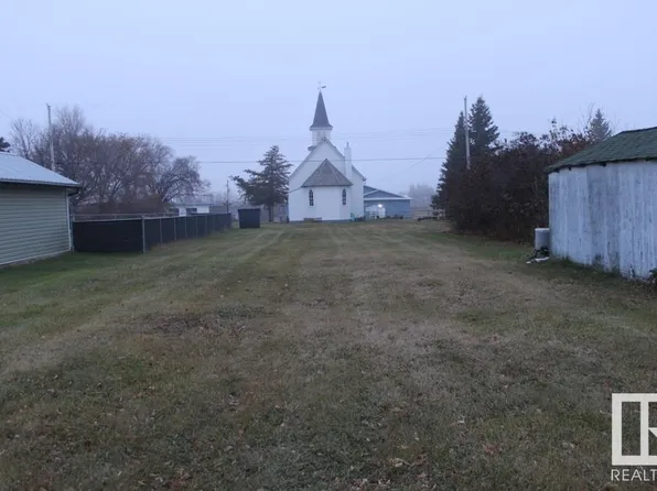 4915 50th Ave, Holden, AB T0B 2C0