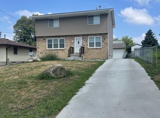714 E Pleasant View Dr, Des Moines, IA 50315