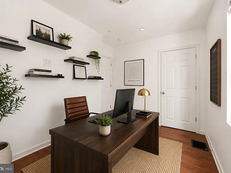 2318 E Letterly St — Photo 11