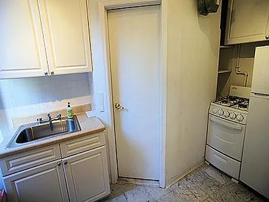 Rented by Waverly Realty Associates | media 41
