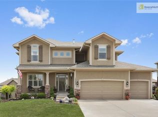10893 S Appleridge Ln, Olathe, KS 66061