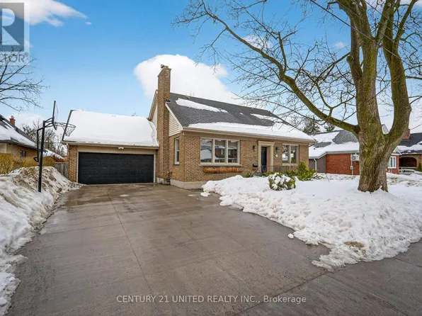 499 Hunter St W, Peterborough, ON K9H 2M9