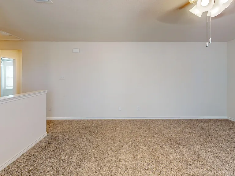 612 Liliana Ln — Photo 9