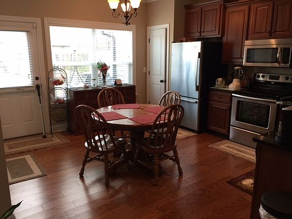2nd image of 1702 Stone Castle Dr NE