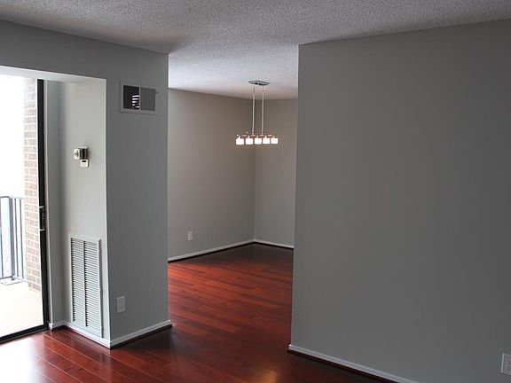 5th image of 2311 Pimmit Dr APT 902
