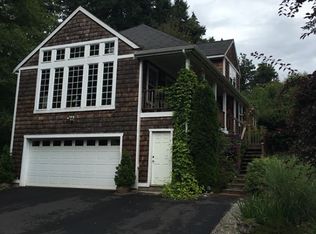 9212 NE Ruys Ln, Bainbridge Island, WA 98110