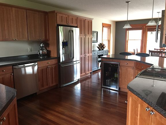 Large kitchen with peninsula