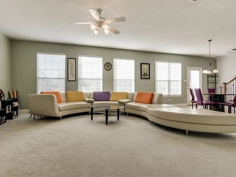 1016 Thorncliff Trl — Photo 12