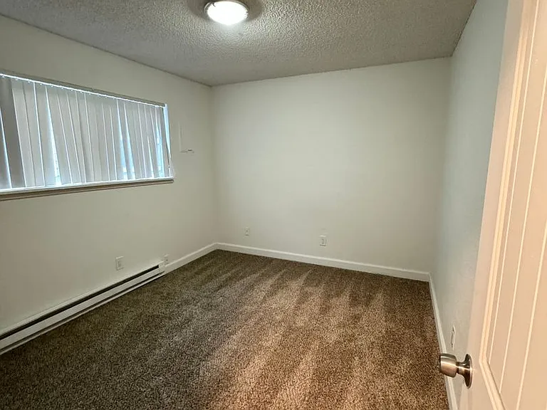 Dry Creek Apartments — Photo 26