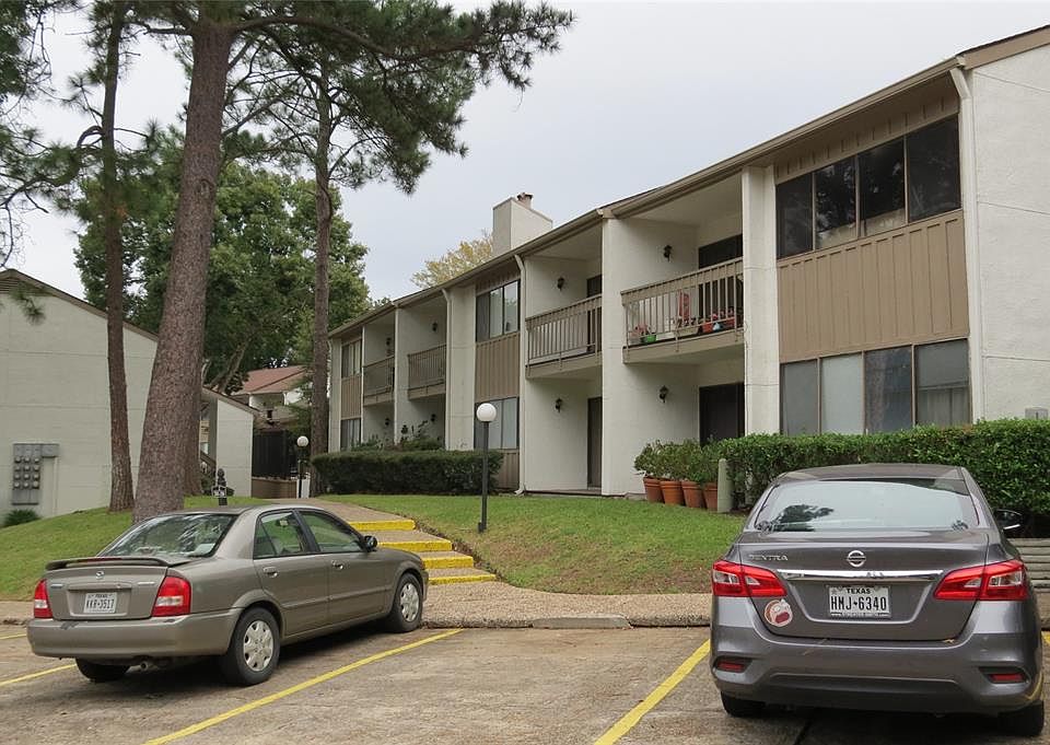 1st image of 12100 Melville Dr #207