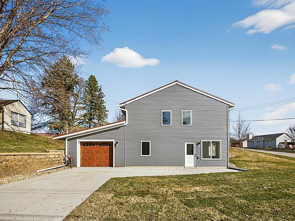 5th image of 311 Highland Ct SW
