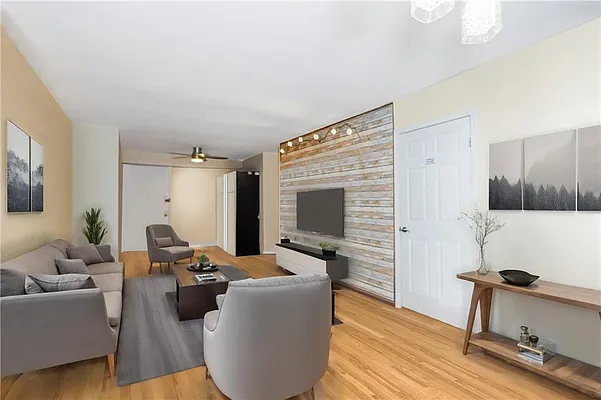 Sold by Remax Edge | media 6