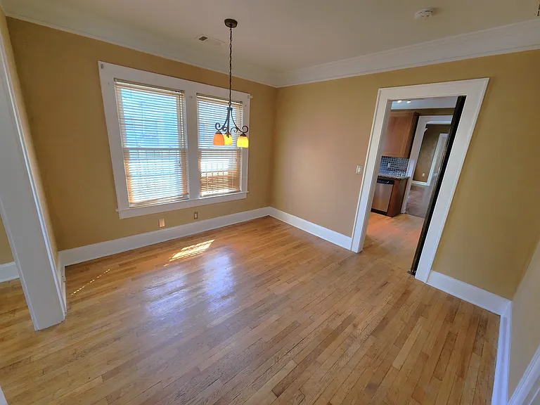 588 Fletcher St SW — Photo 2