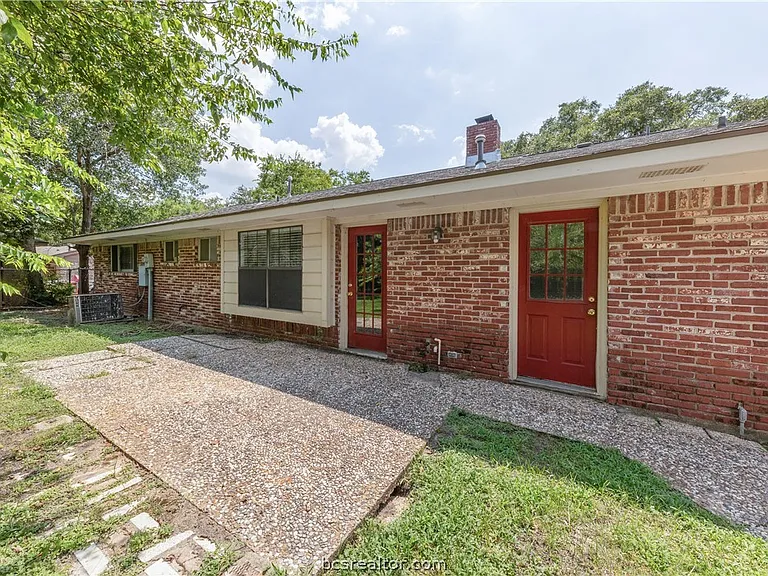 1803 Leona Dr — Photo 17