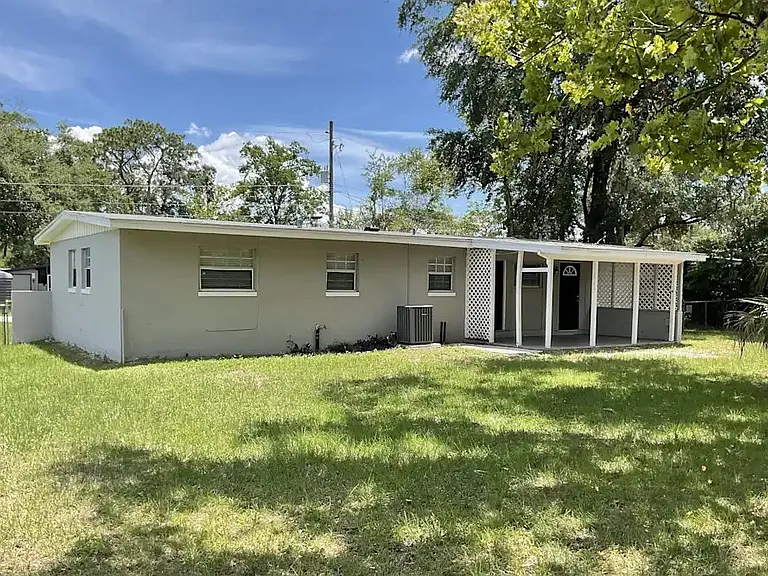 1650 Cezanne Dr W — Photo 8