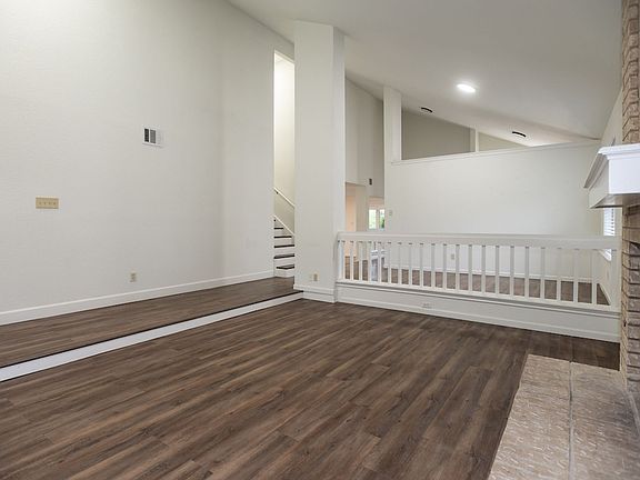 3rd image of 11513 Juniper Ridge Dr
