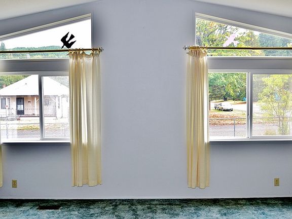 4th image of 301 Monroe St