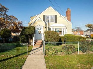 1300 Q St, Elmont, NY 11003