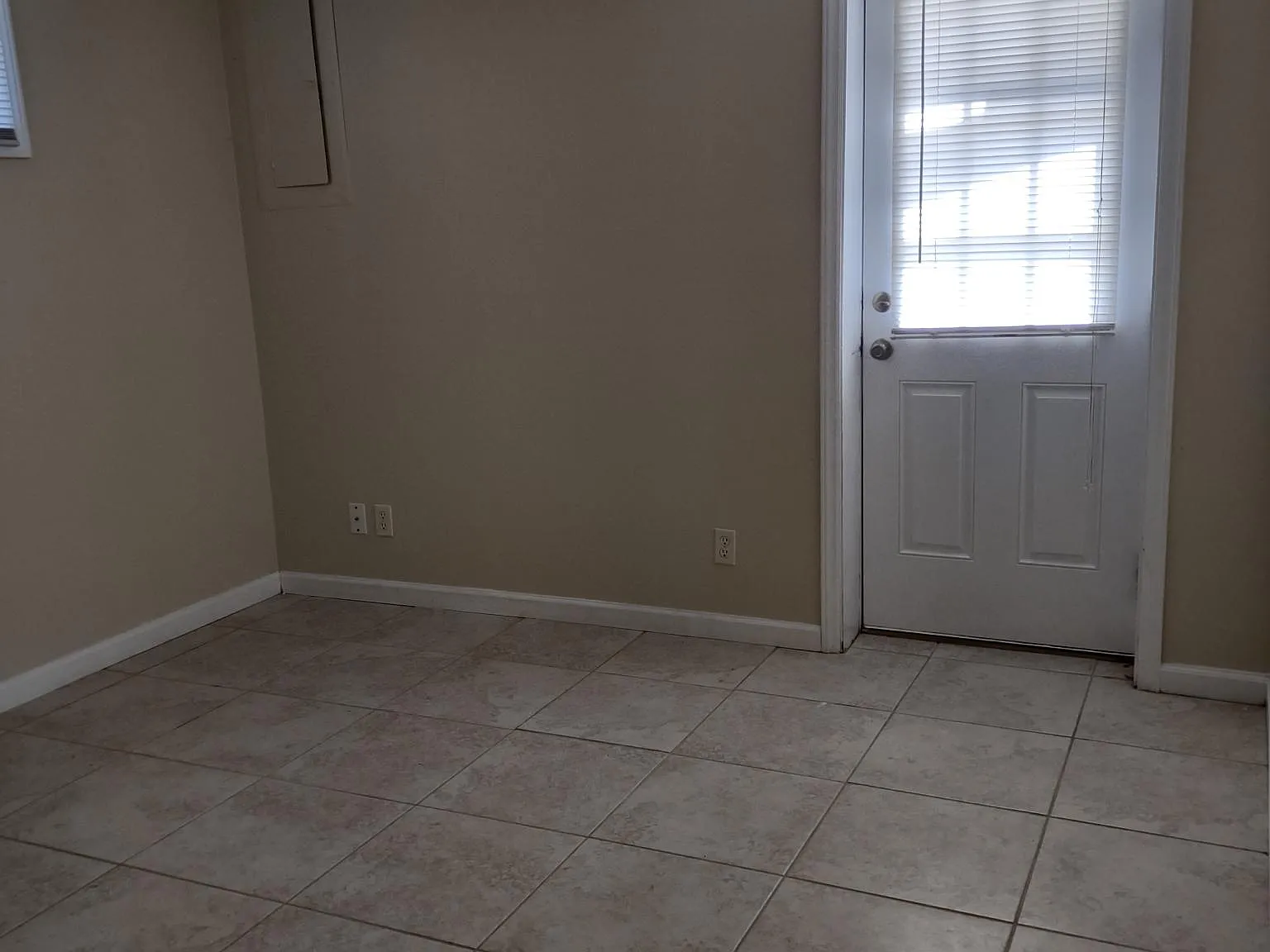 3 bed, $2,050 — Photo 3