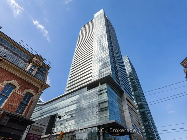 80 John St #1801, Toronto, ON M5V 3X4