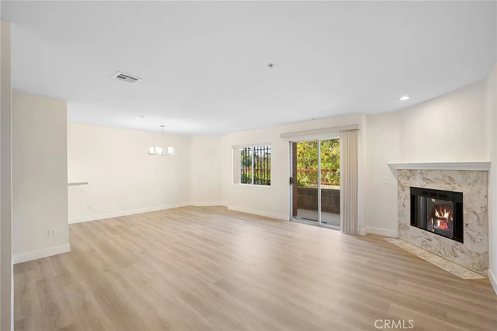 3 bed, 2.5 bath, 1532 sqft, $4,300 — Photo 3