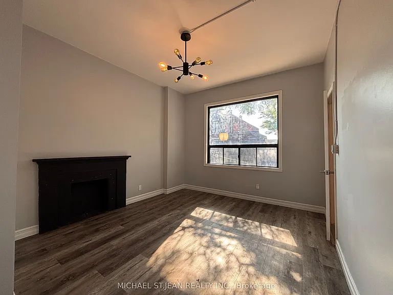 295 James St N #1 — Photo 4