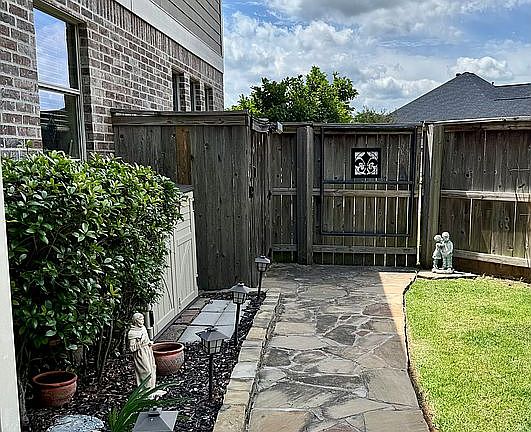 4th image of 288 Eagle Bend Way