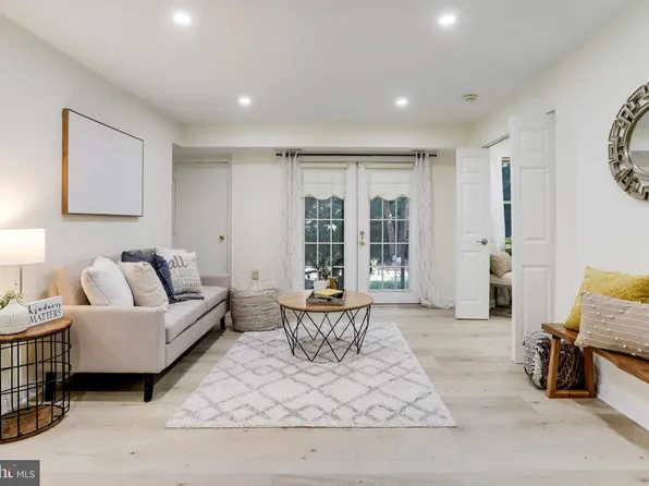 5933 Quantrell Ave APT T2, Alexandria, VA 22312
