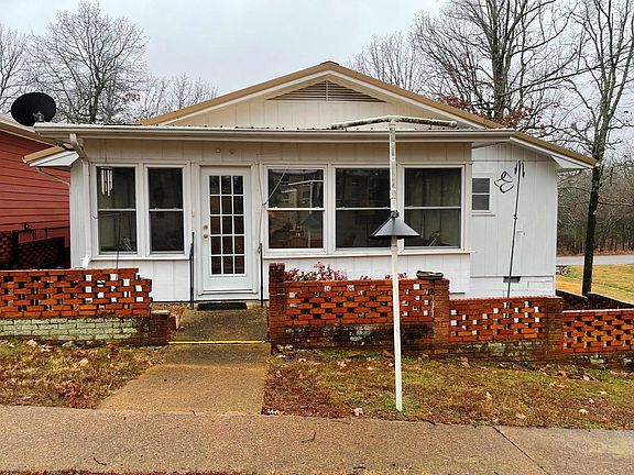3rd image of 908 S Manor Dr