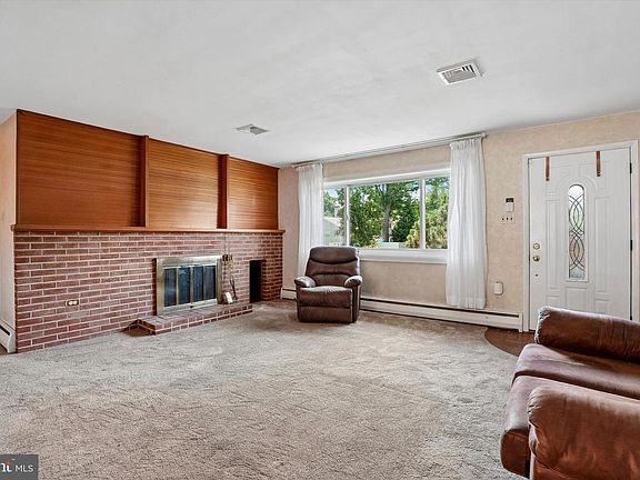 5th image of 511 Charles Dr