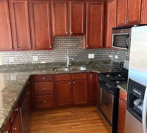 5th image of 5220 S Michigan Ave Unit 2