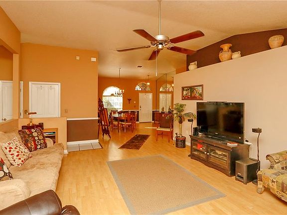 3rd image of 14921 Redcliff Dr