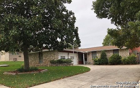 3rd image of 111 Whitecliff Dr