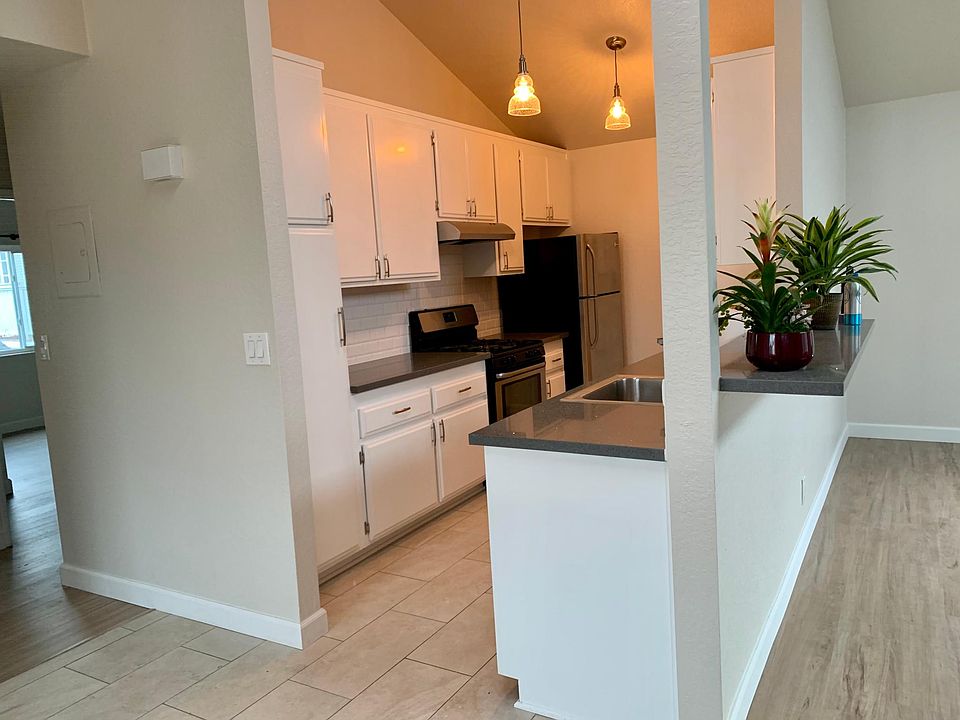 Large kitchen, stainless steel appliances, tons of cabinets, pantry, quartz countertops, bar