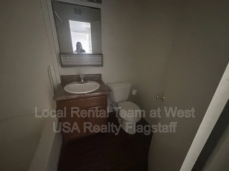 2219 E Dortha Ave #5 — Photo 13