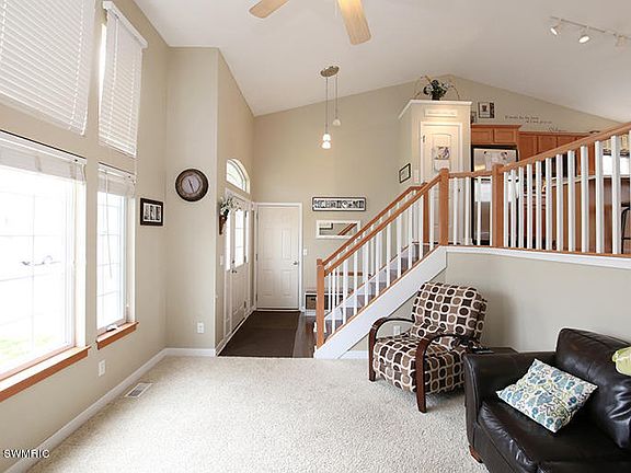 3rd image of 648 Sunset Hills Dr