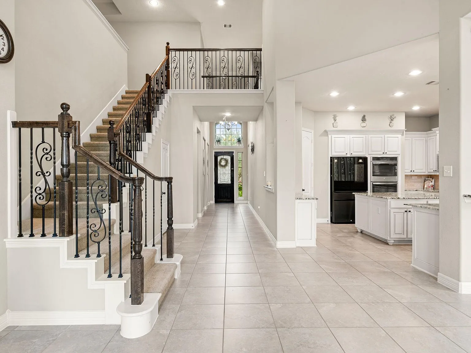 4 bed, 3.5 bath, 3413 sqft, $3,400 — Photo 3